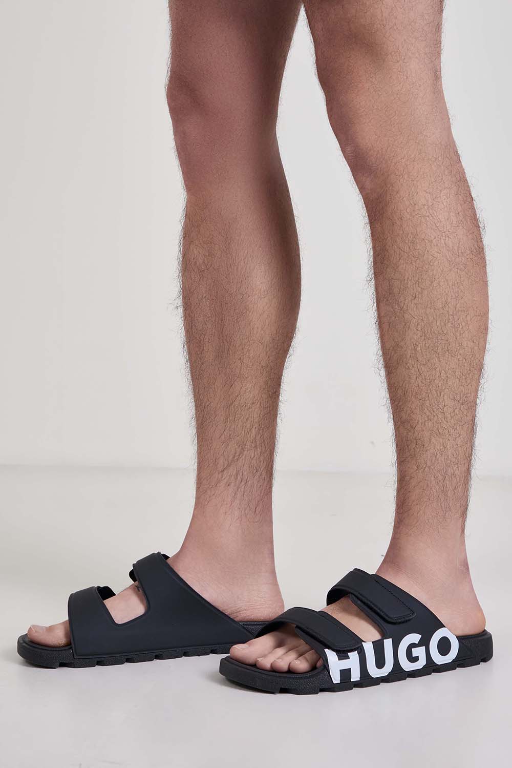 תמונת כל הלוק של כפכפי סלייד